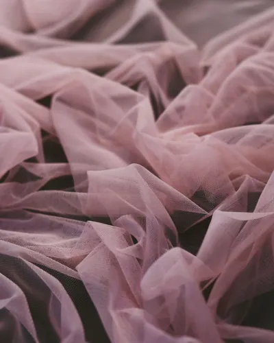 Tule em rosa-pó.