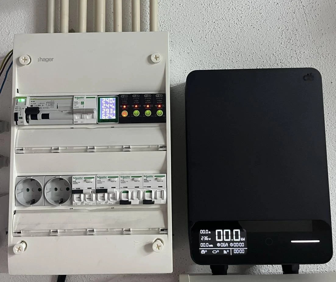 Quadro elétrico inteligente e carregador de veículo elétrico instalados pela Volt Pro